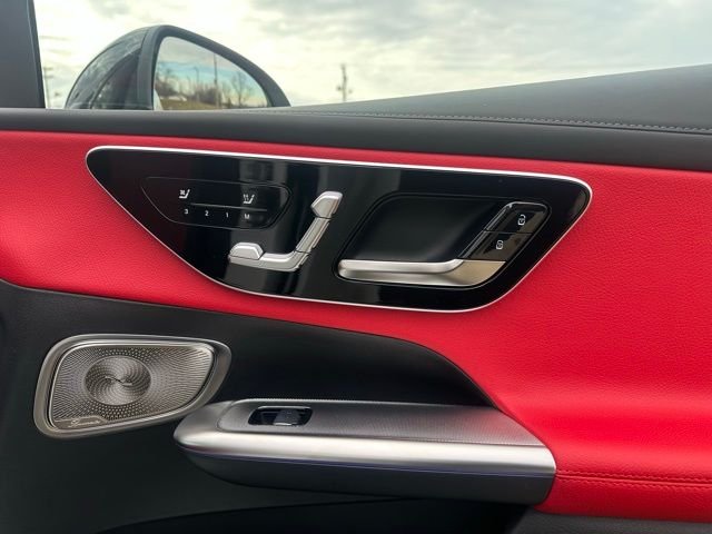 New 2026 Polar White Mercedes-Benz GLC 300 image 24