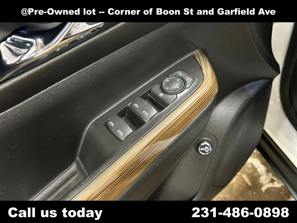 Used 2019 White GMC SLE-2 image 16