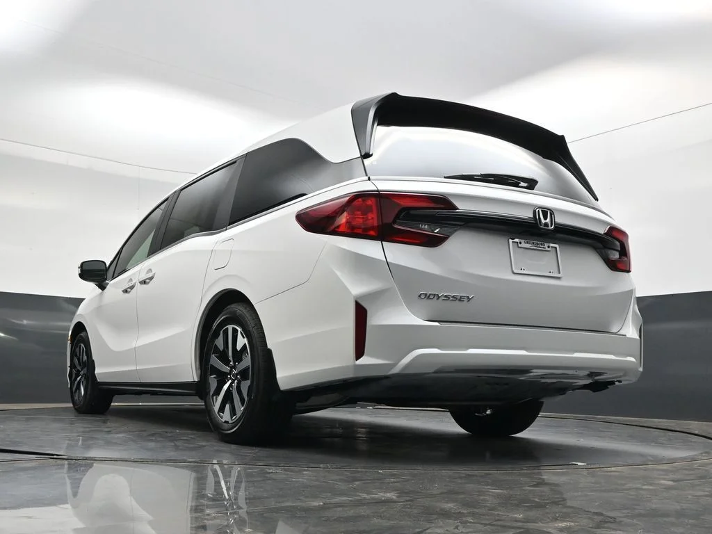 New 2026 Platinum White Pearl Honda EX-L image 32