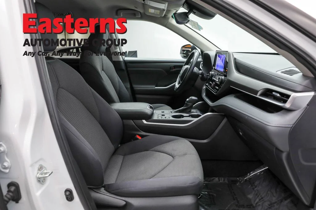 Used 2023 White Toyota LE image 23