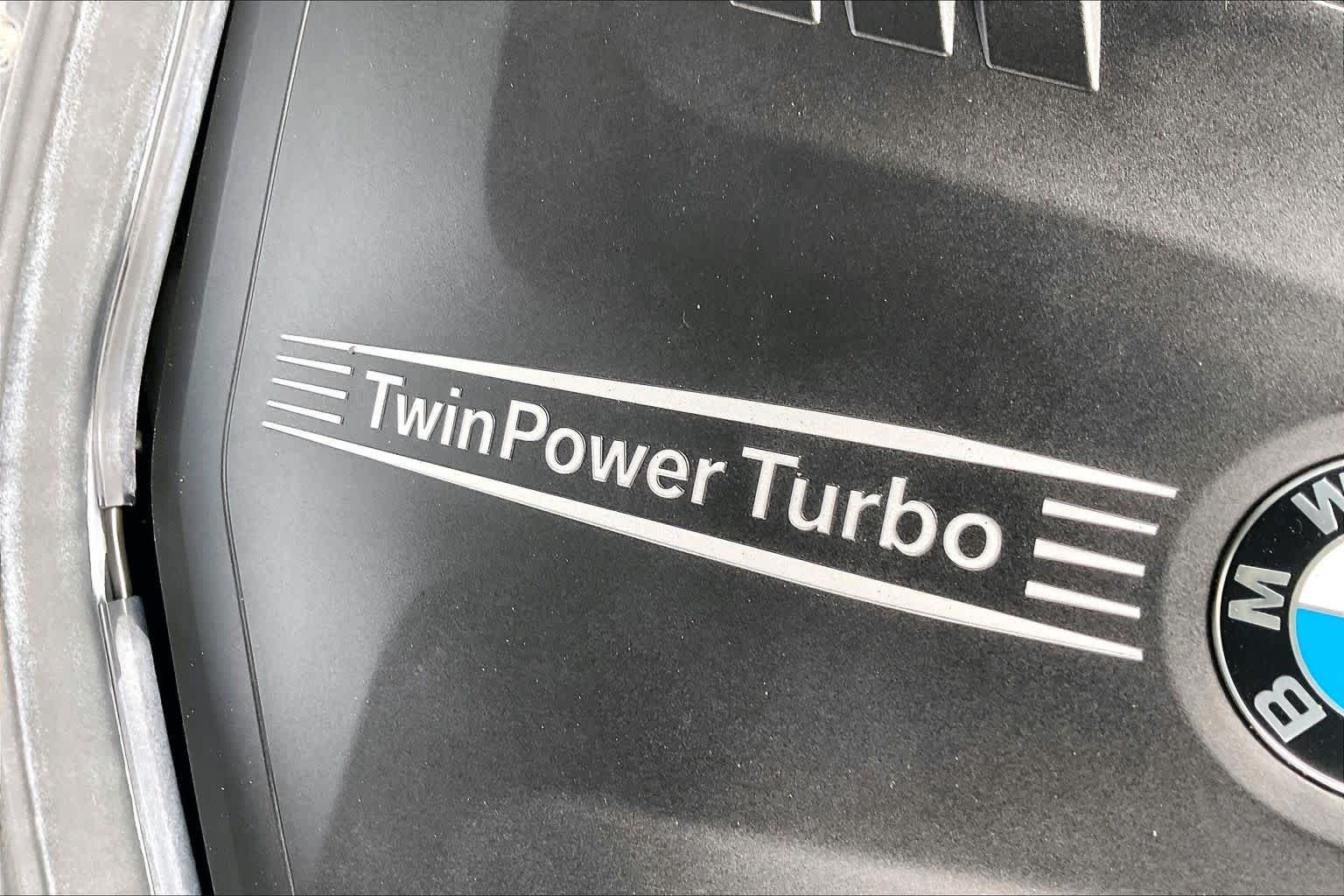 Used 2018 Mineral Gray Metallic BMW 320i xDrive image 34