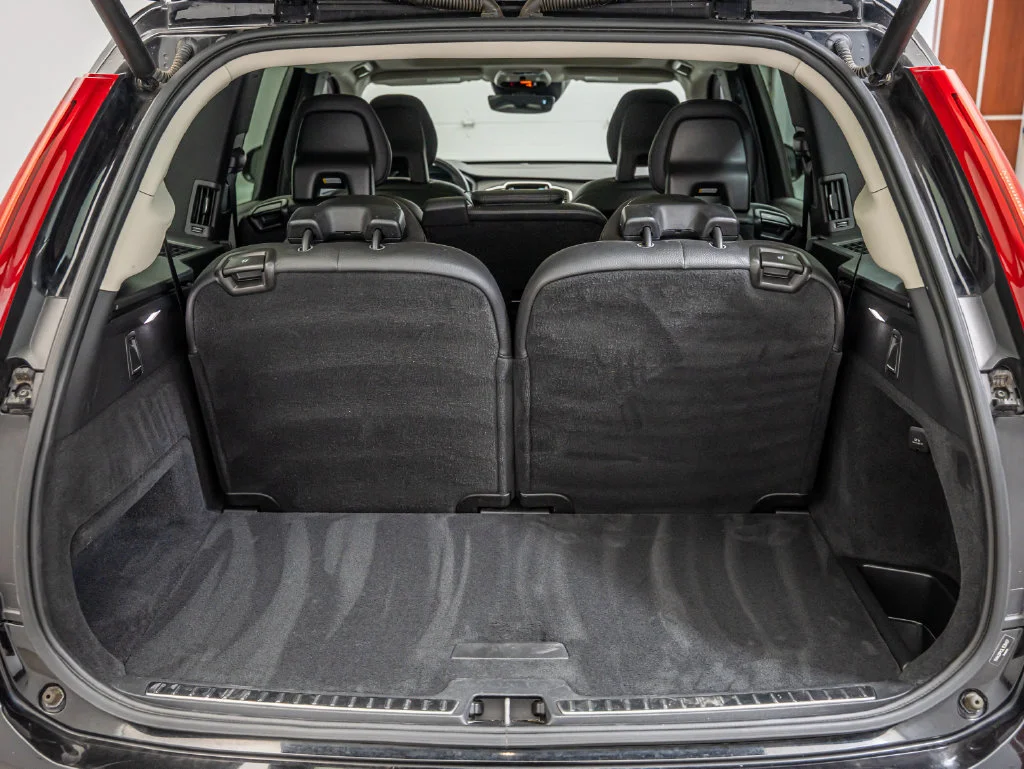 Used 2020 Onyx Black Metallic Volvo T6 Momentum image 21