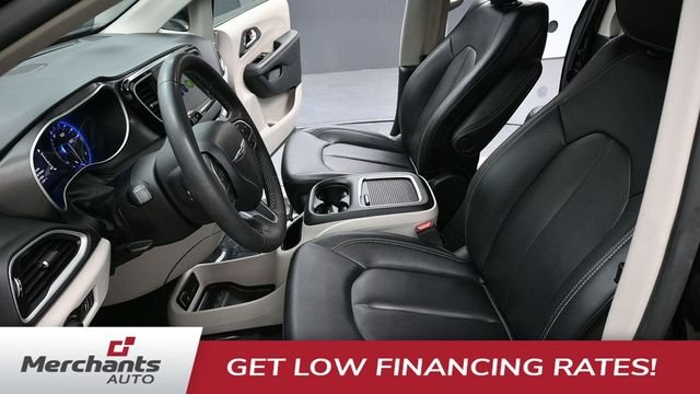 Used 2024 Black Chrysler Touring L image 16