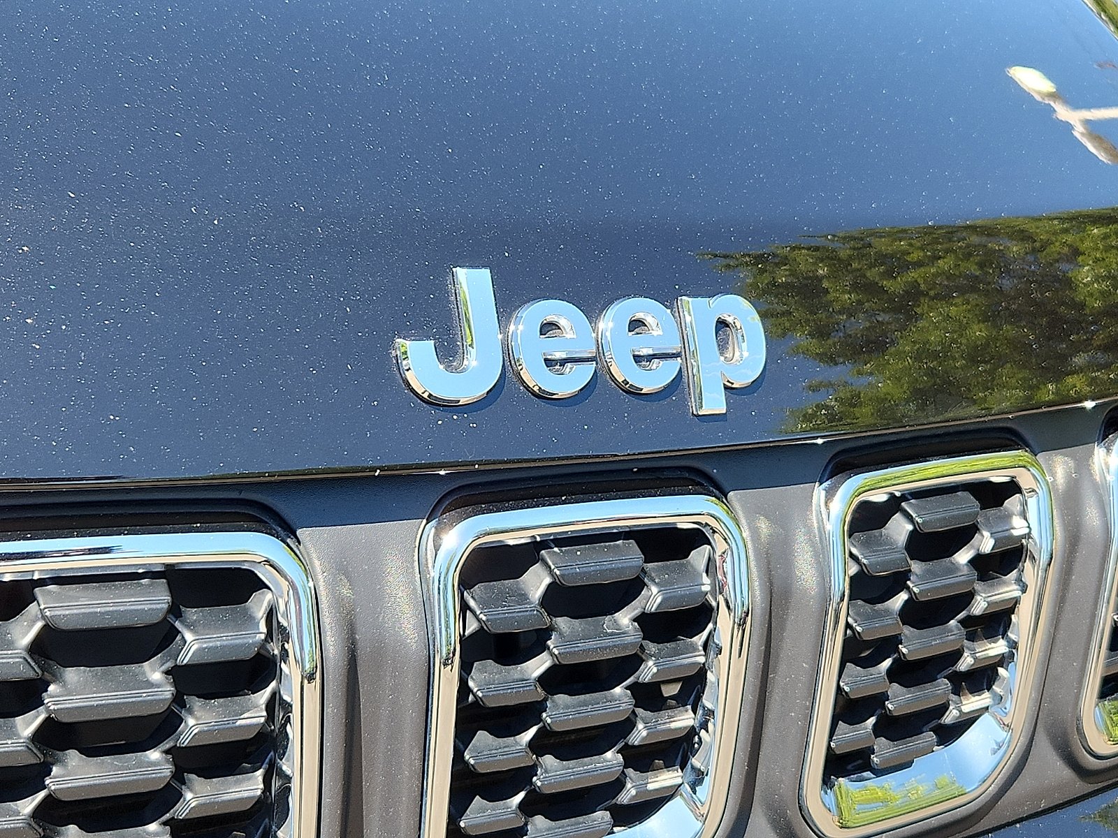 Certified Used 2025 Diamond Black Crystal Pearlcoat - PXJ Jeep Latitude 4x4 image 32