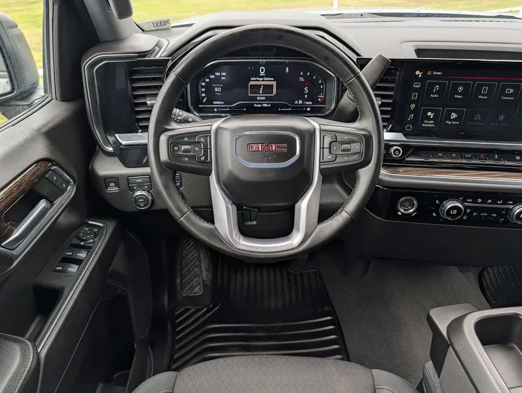 Used 2024 Silver GMC Elevation image 15