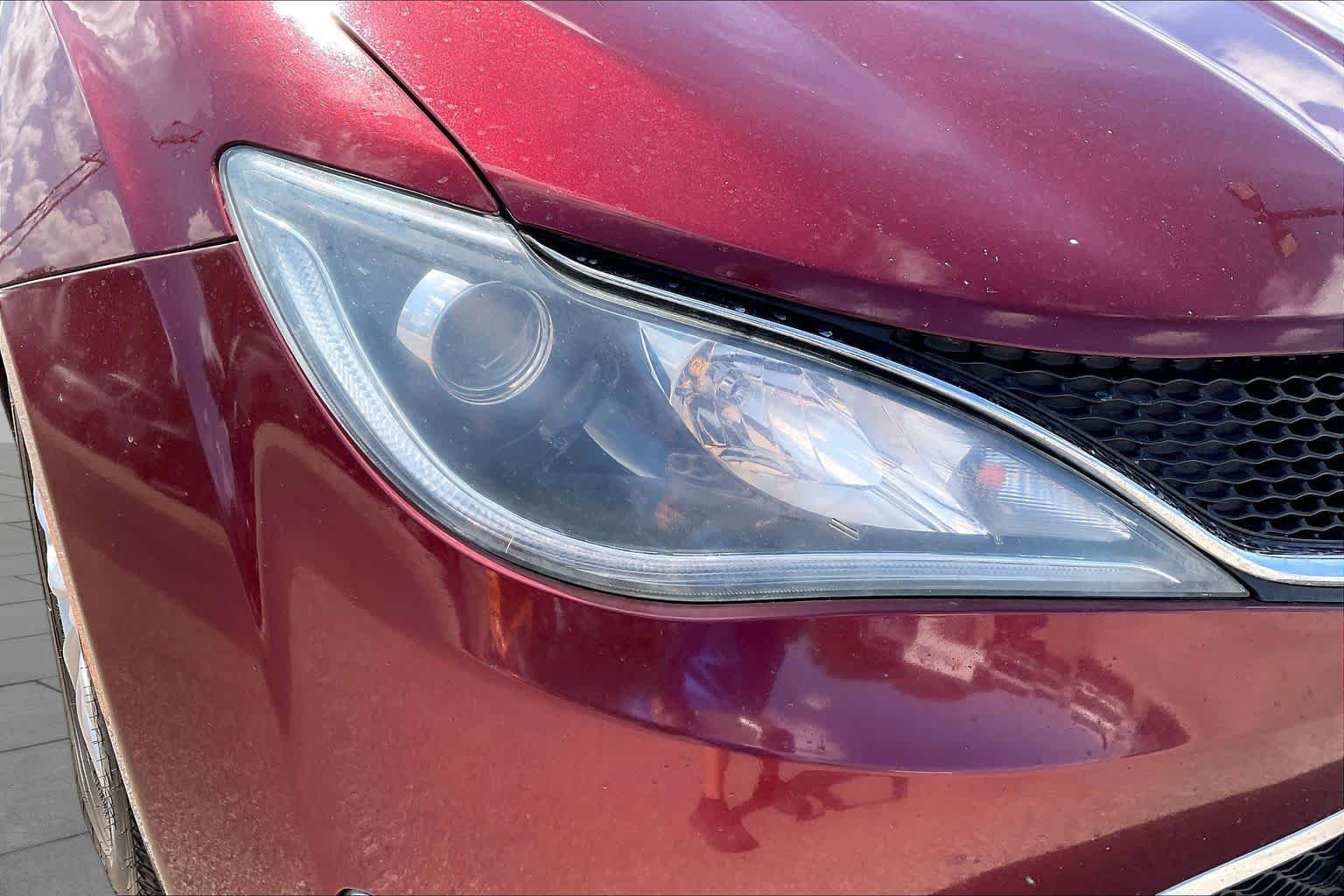 Used 2018 Velvet Red Pearlcoat Chrysler Touring L image 26