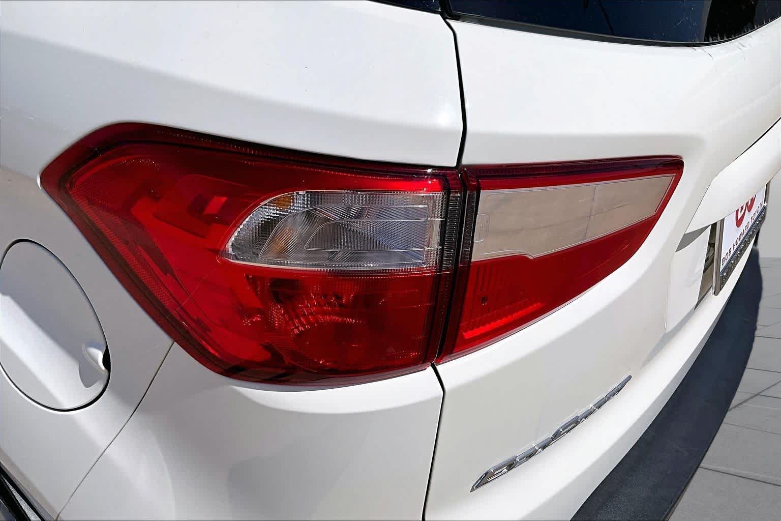 Used 2021 Diamond White Ford SE image 28