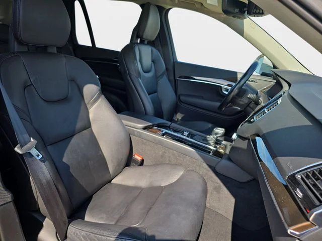 Used 2017 Silver Volvo T6 Momentum image 12