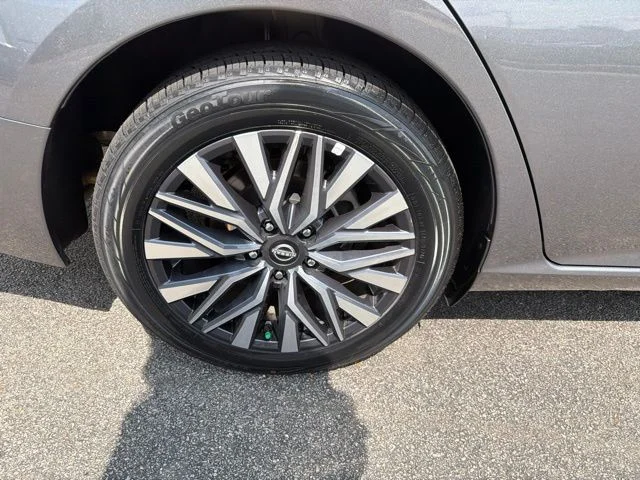 Used 2025 Gray Nissan 2.5 SV image 12