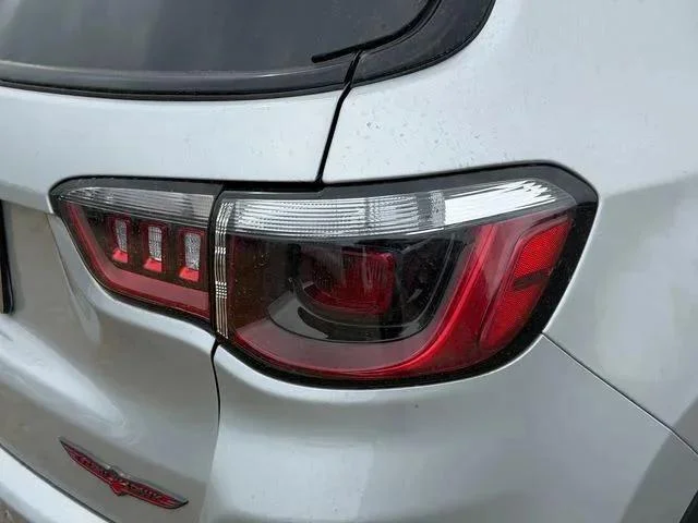 New 2026 Silver Zynith Metallic Clear-Coat Exterior Paint Jeep Trailhawk image 7