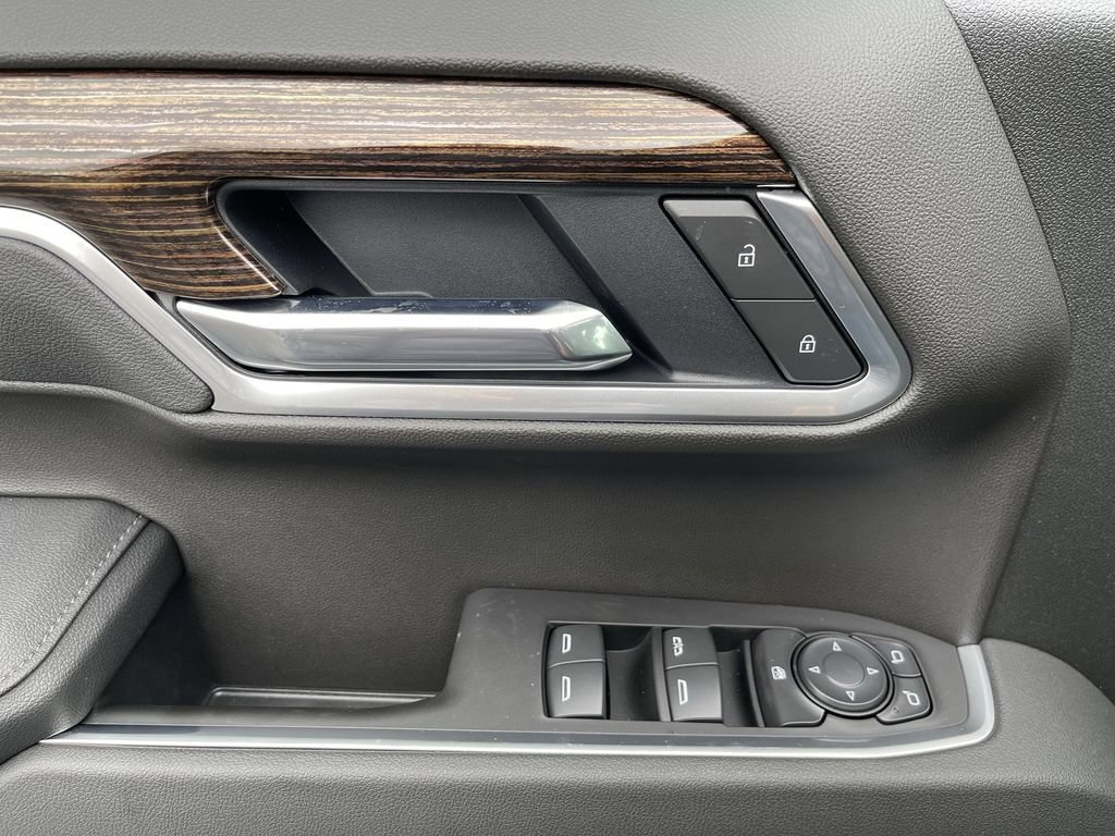 New 2026 Sterling Metallic GMC Elevation image 23