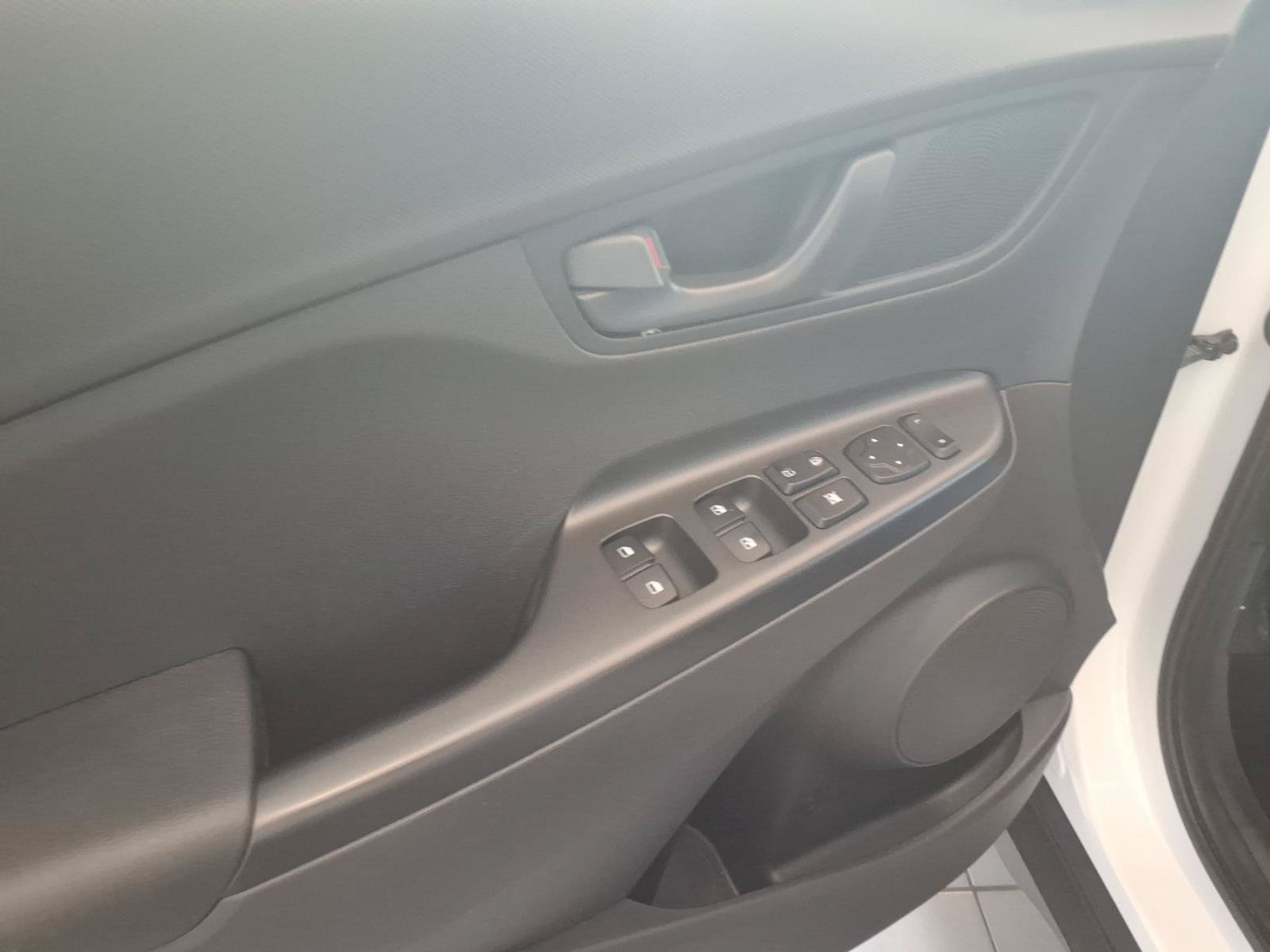 2023 Hyundai Kona SEL - Photo 12