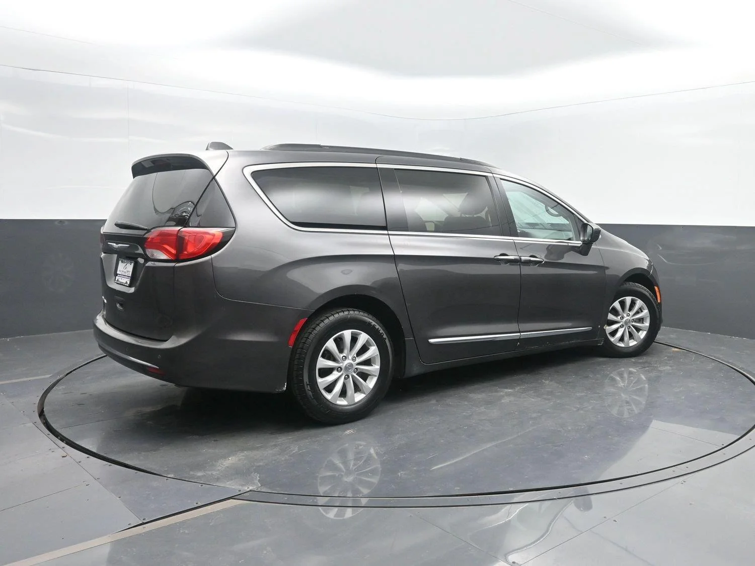 Used 2017 Chrysler Pacifica Touring-L with VIN 2C4RC1BG7HR705068 for sale in Charles City, IA