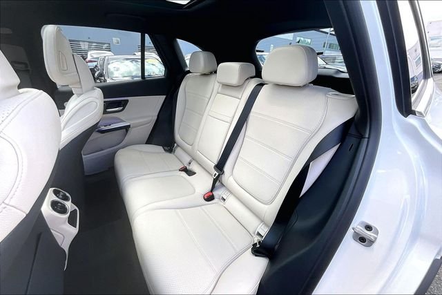 Used 2026 White Mercedes-Benz GLC 300 image 17