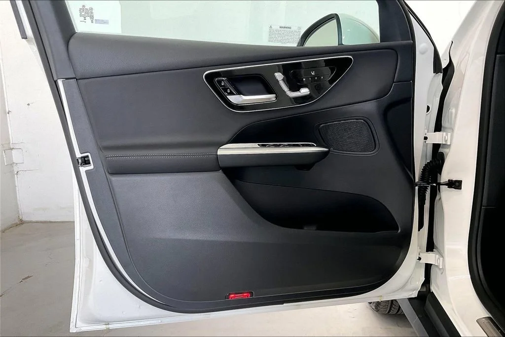New 2026 Polar White Mercedes-Benz GLC 300 image 22