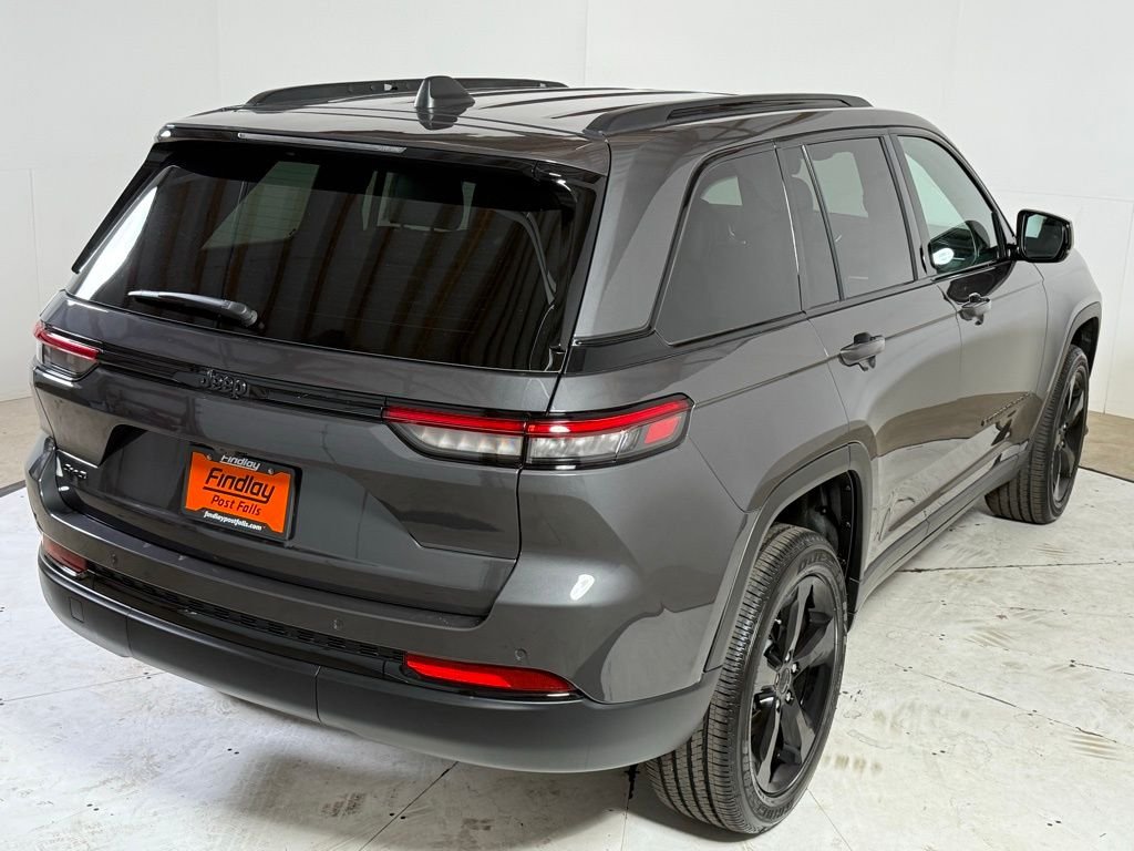 New 2025 Baltic Gray Metallic Clear-Coat Exterior Paint Jeep Altitude X image 7