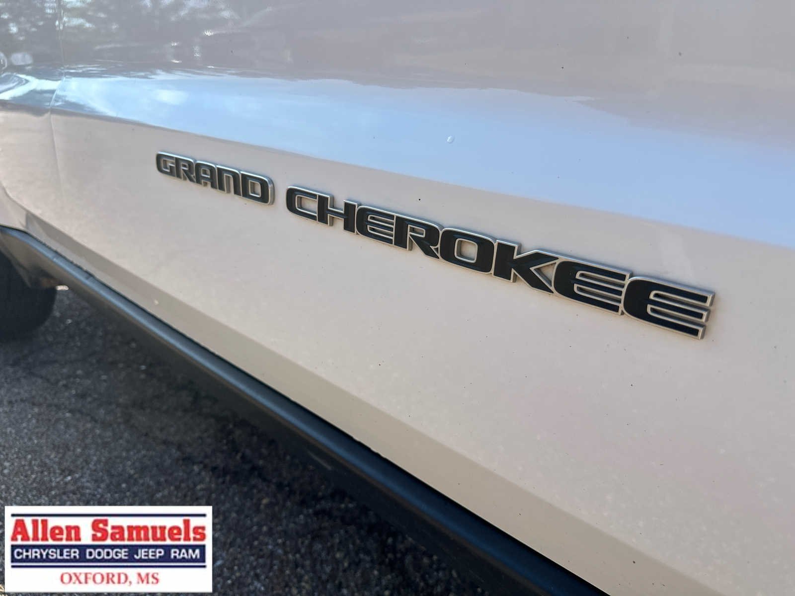 Used 2022 Bright White Clearcoat Jeep Limited image 52