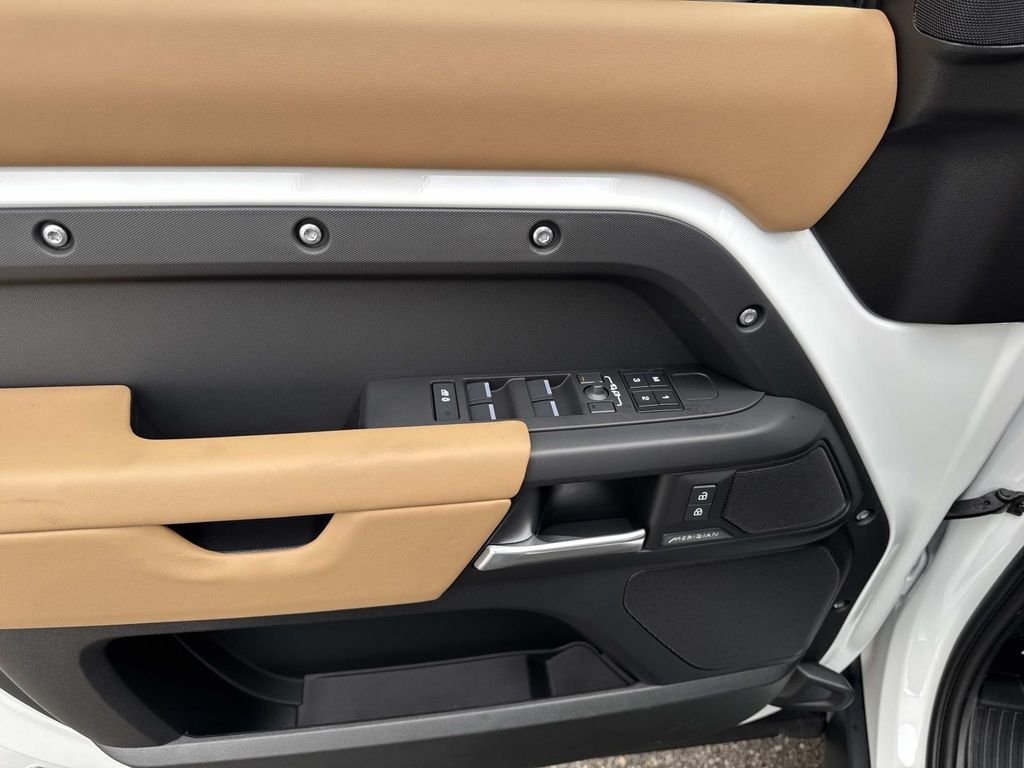 New 2026 Fuji White Land Rover S image 20