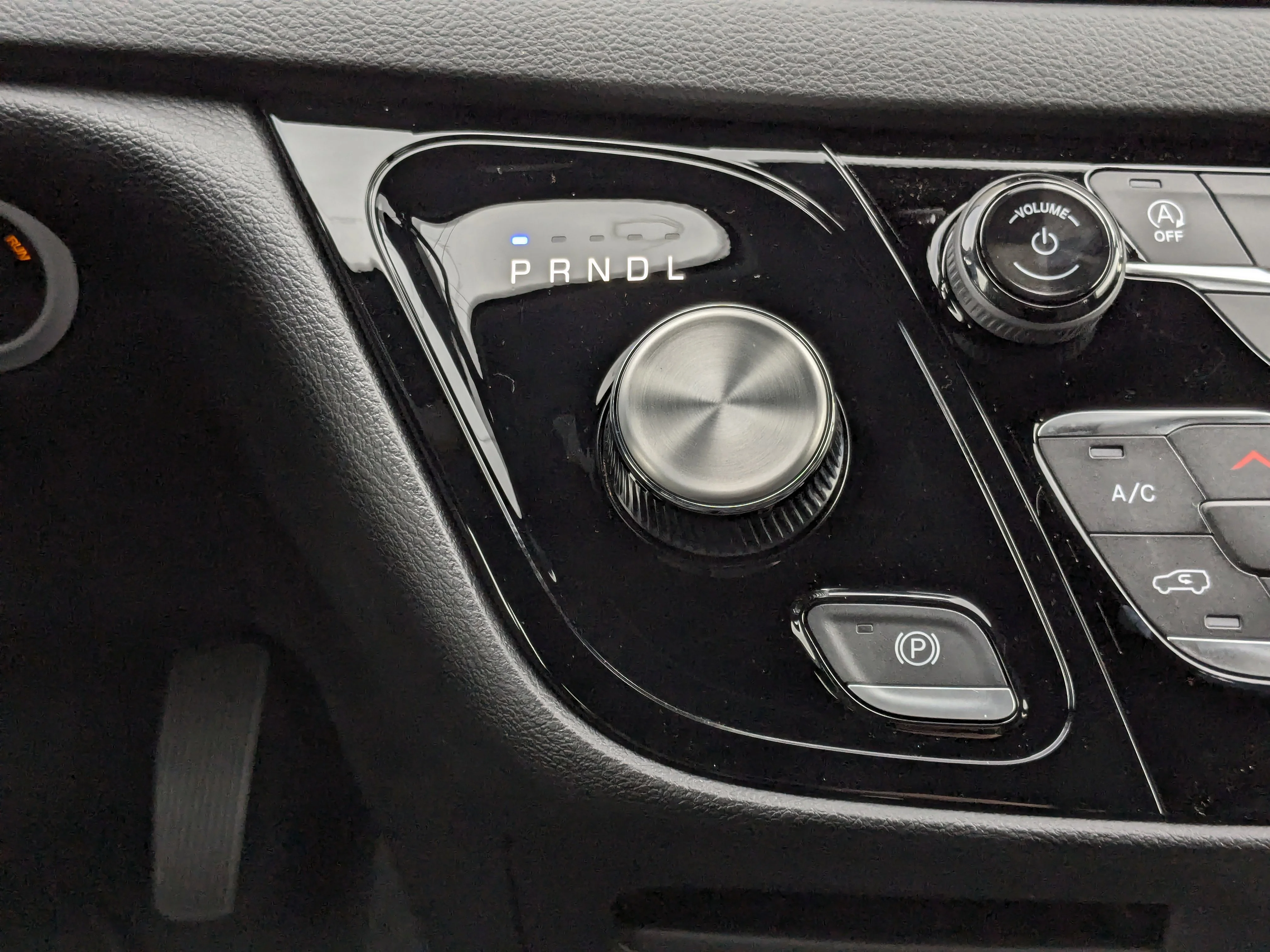 New 2026 White Chrysler SXT - - Customer Preferred Package 27E - Engine Block Heater & More image 22