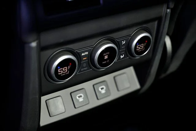 2025 Land Rover Defender S - Photo 24