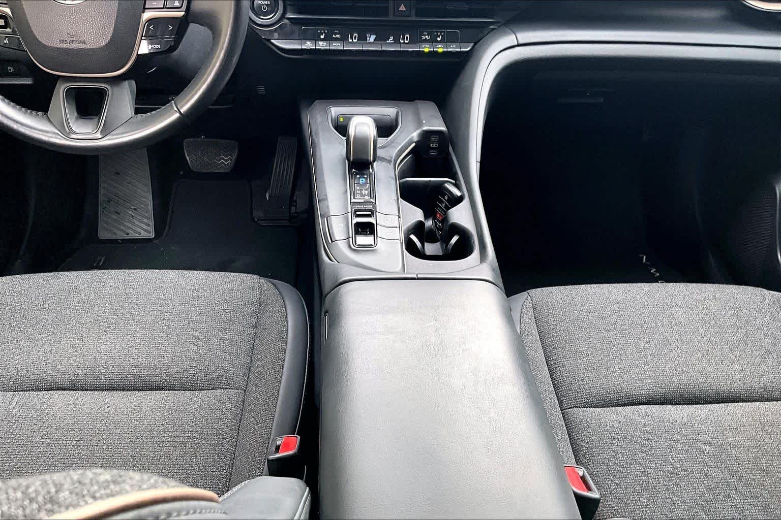 Used 2023 Oxygen White Toyota XLE image 17