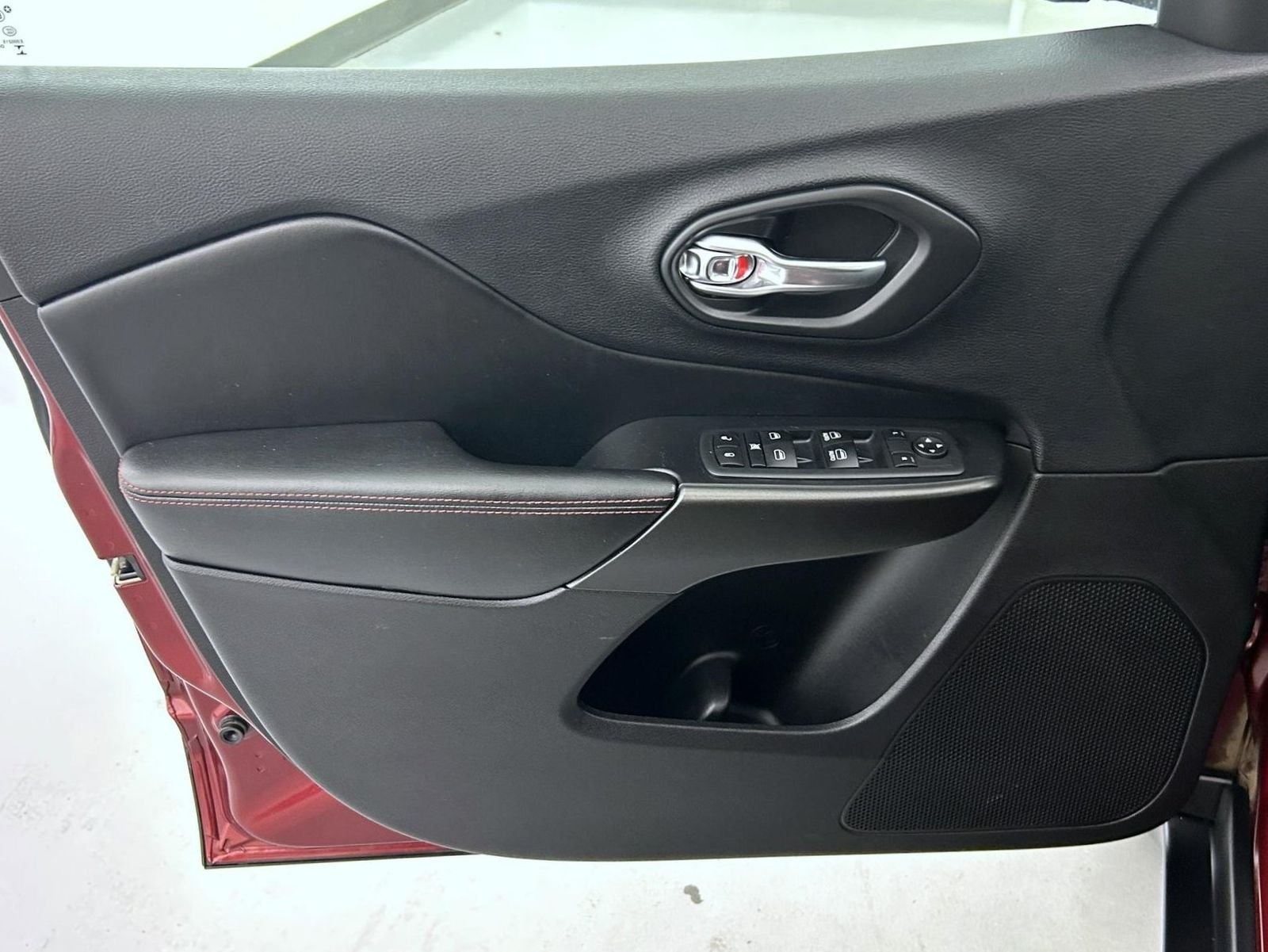 Used 2020 Red Jeep Trailhawk image 9