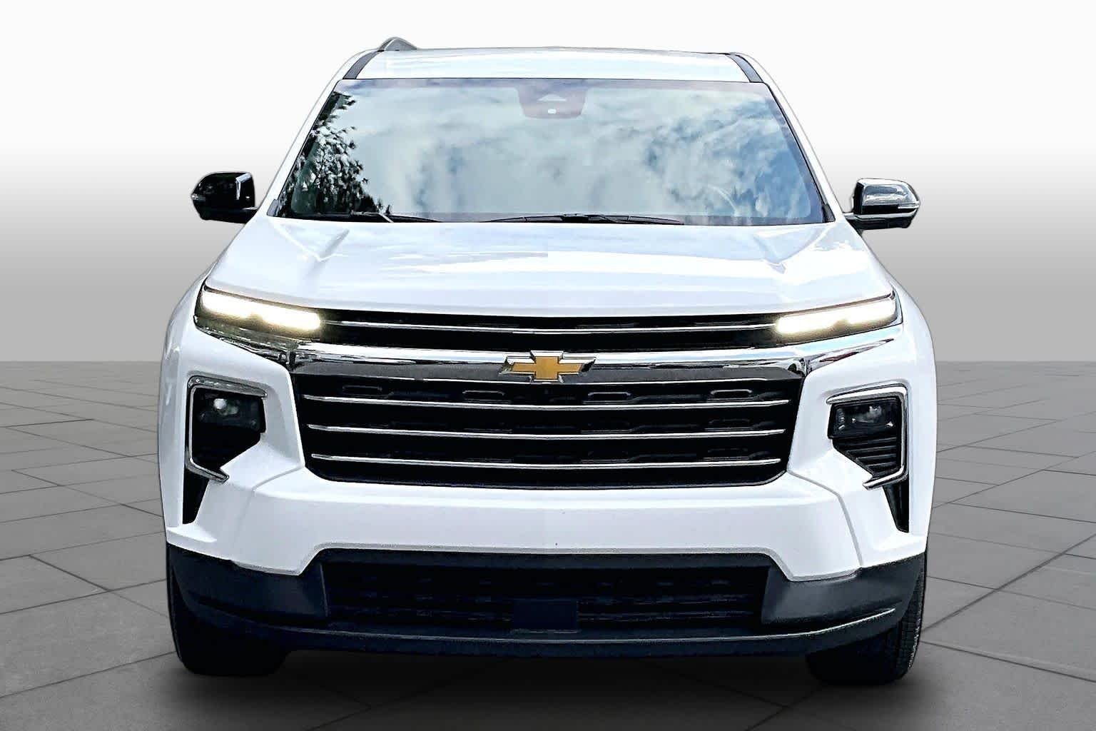 Used 2026 Summit White Chevrolet FWD LT image 4