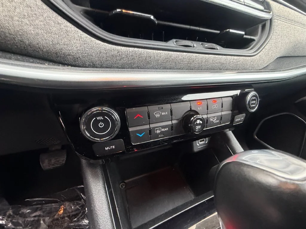Used 2024 Black Jeep Latitude image 23