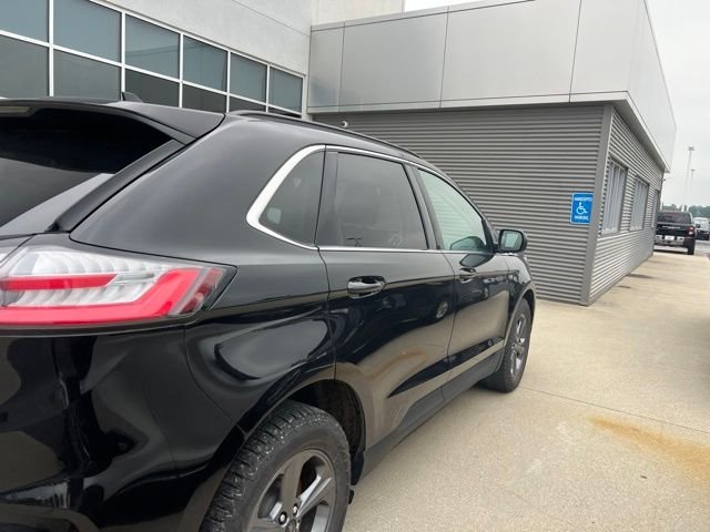 Used 2022 Black Metallic Ford SEL image 8