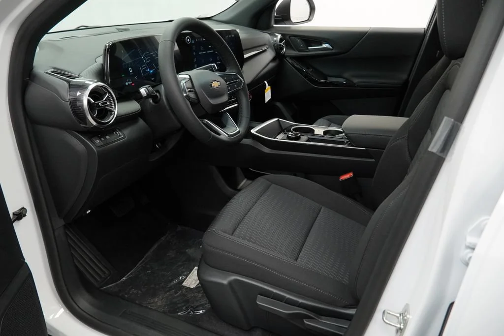 New 2027 Summit White Chevrolet LT image 10