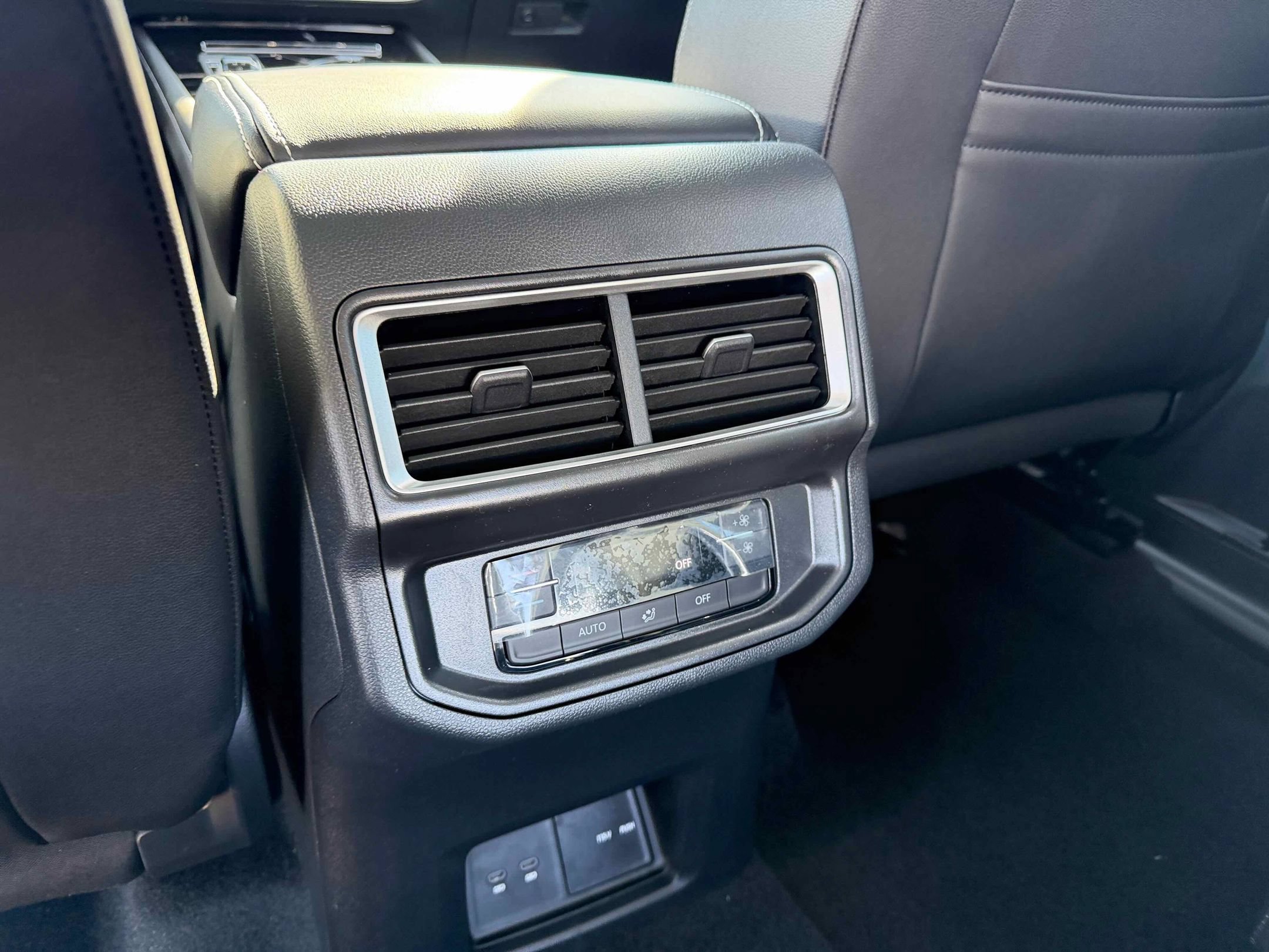 New 2026 Silver Mist Volkswagen 2.0T SE w/Technology image 31