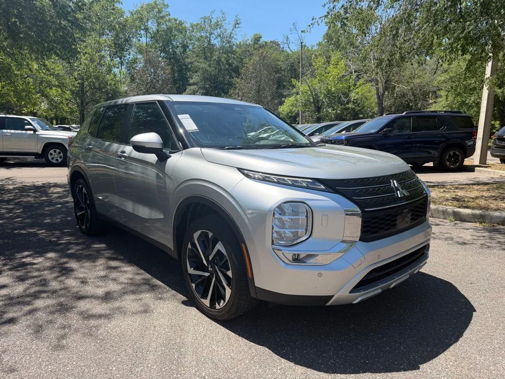 2024 Mitsubishi Outlander SE Black Edition S-AWC's photo