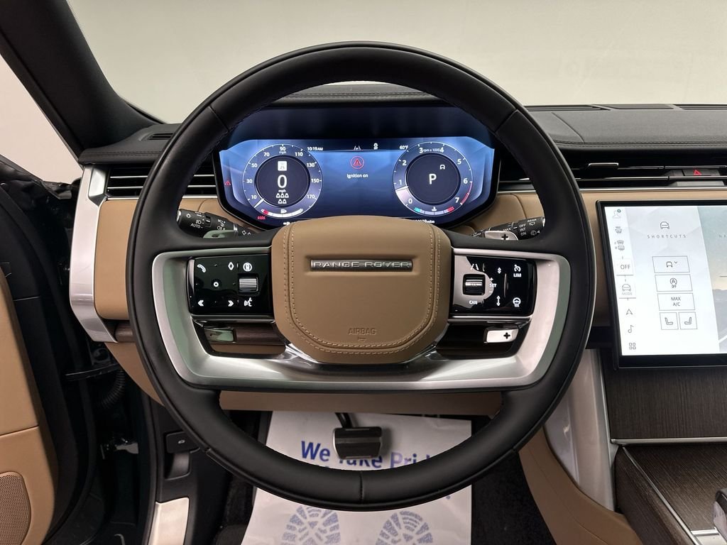 Used 2024  Land Rover SE image 19