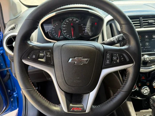 Used 2018 Blue Metallic Chevrolet LT image 17
