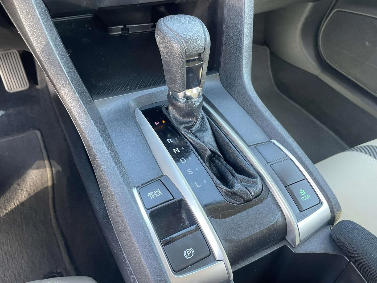 Used 2018 White Honda LX CVT image 11