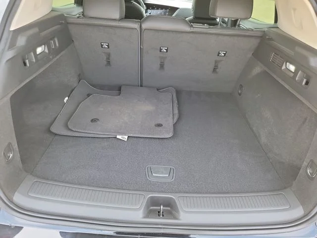 Used 2023 Black Buick Essence image 22