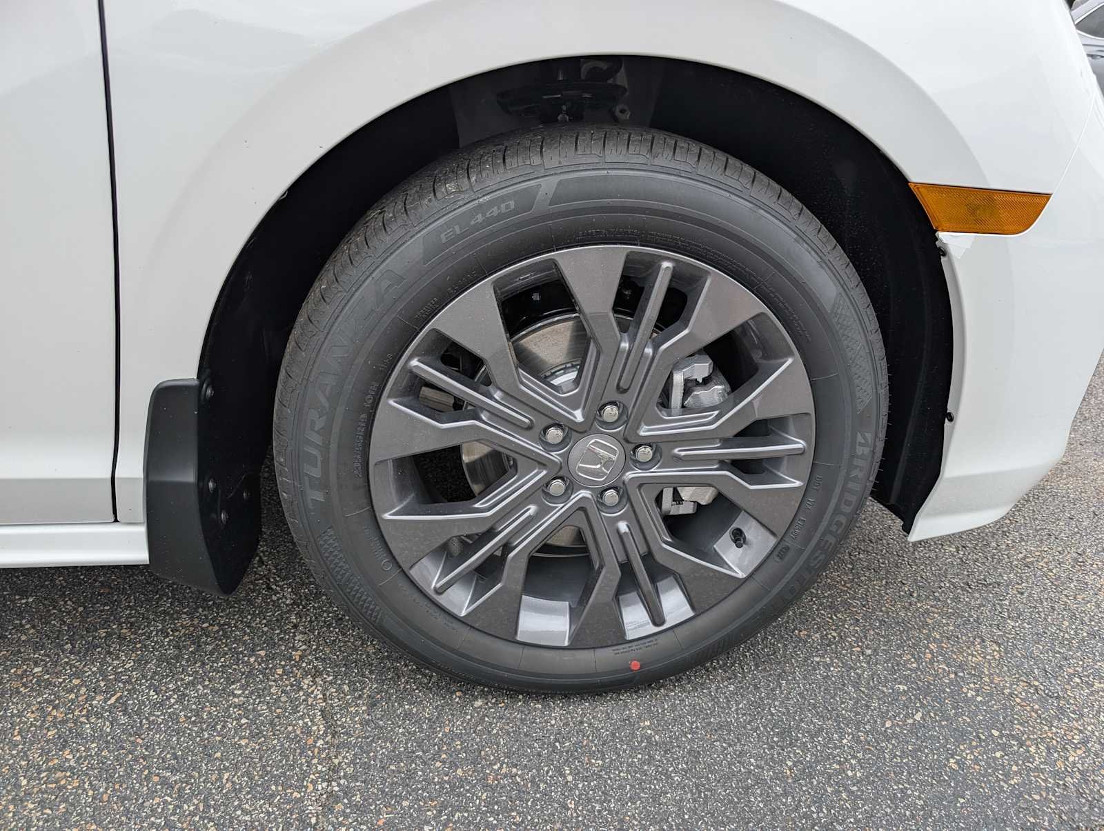 New 2026 Platinum White Pearl Honda Touring image 3