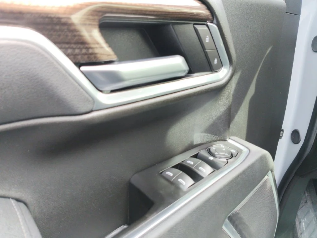 Certified Used 2025 Slate Gray Metallic Chevrolet RST image 19