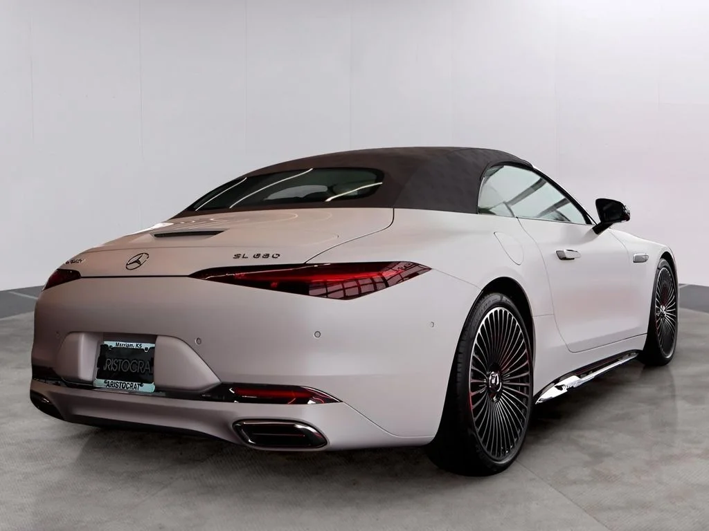 New 2026 MANUFAKTUR moonlight white magno (White Ambiance) Mercedes-Benz Maybach SL 680 image 5