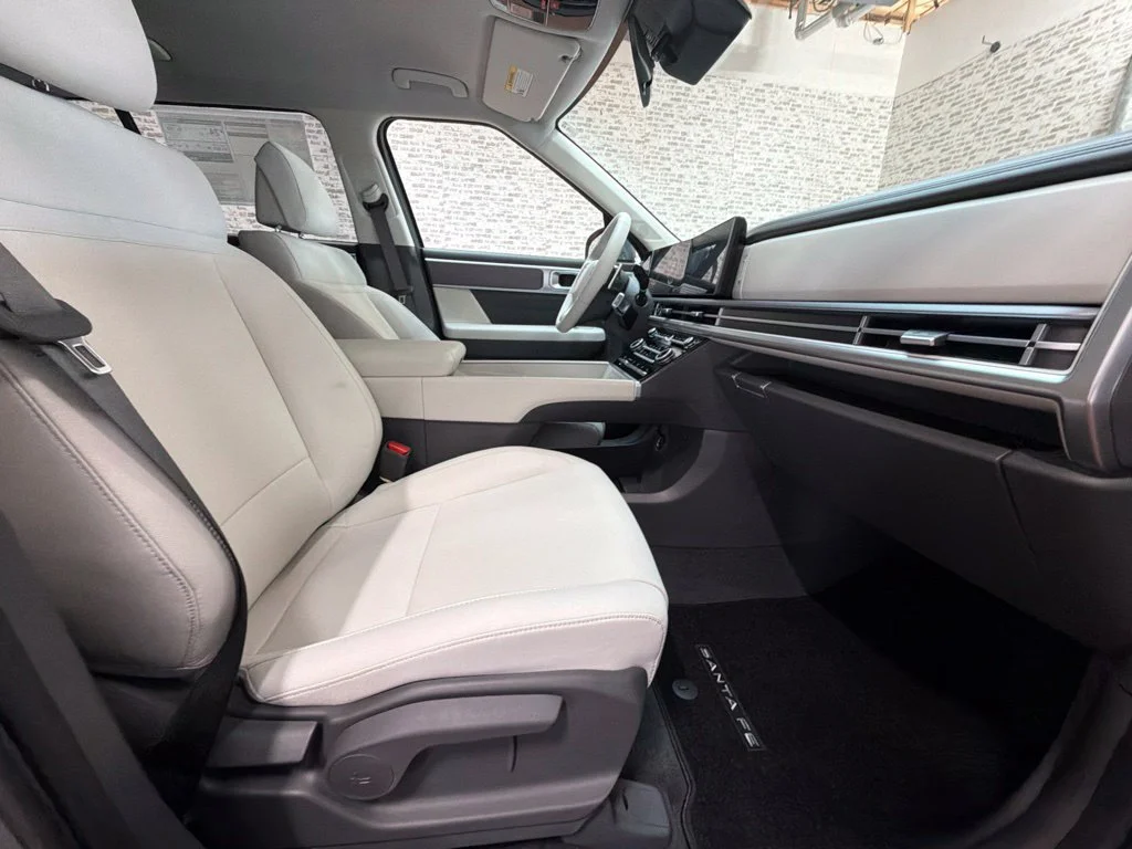 New 2027 Hampton Gray Hyundai SE image 12