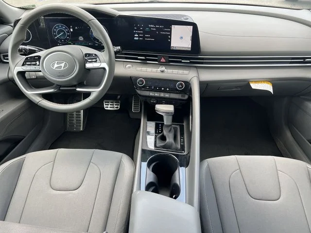 Used 2025 Red Hyundai SEL Sport image 17