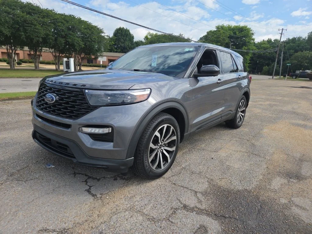 Used 2022 Gray Metallic Ford ST-Line image 3
