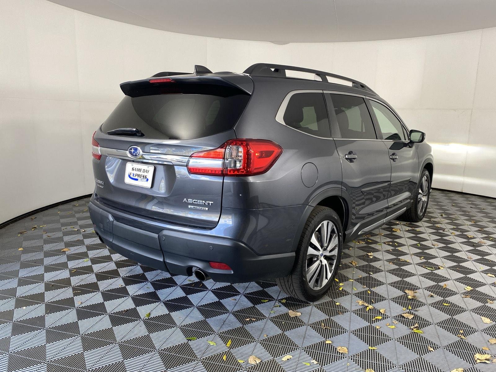 Used 2020 Magnetite Gray Metallic Subaru Limited image 9