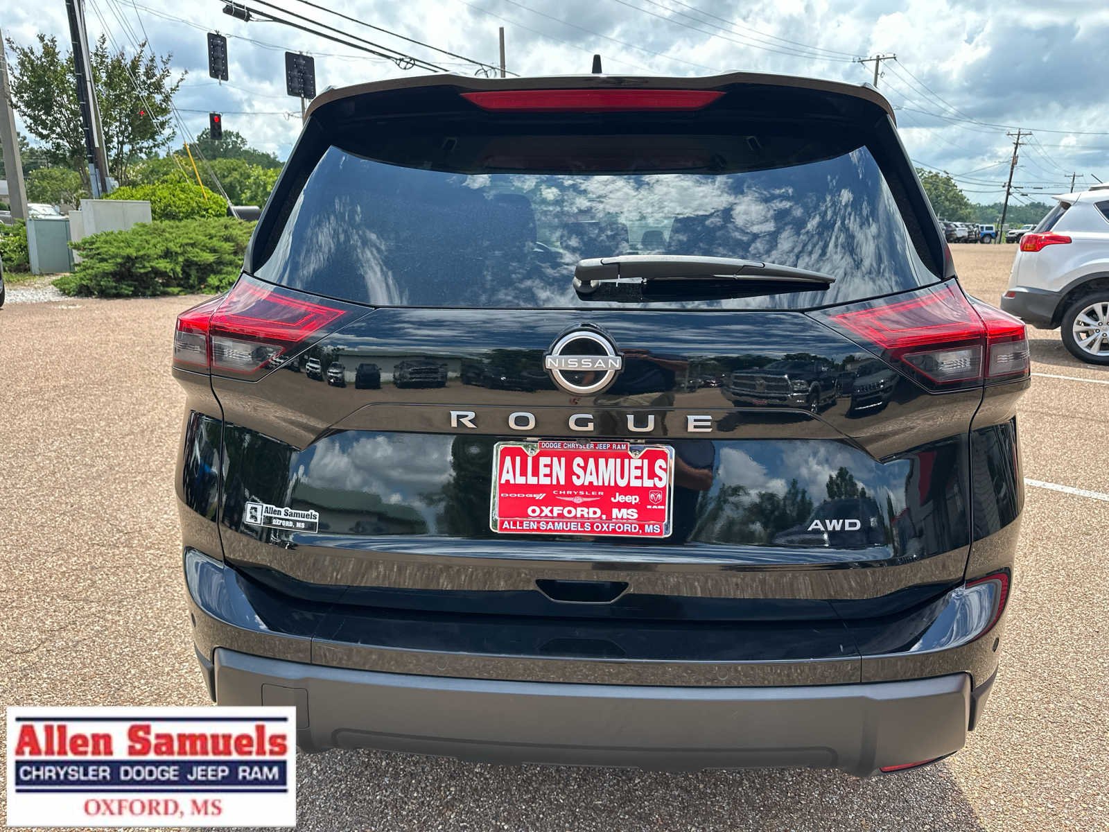 Used 2024 Super Black Nissan S image 5