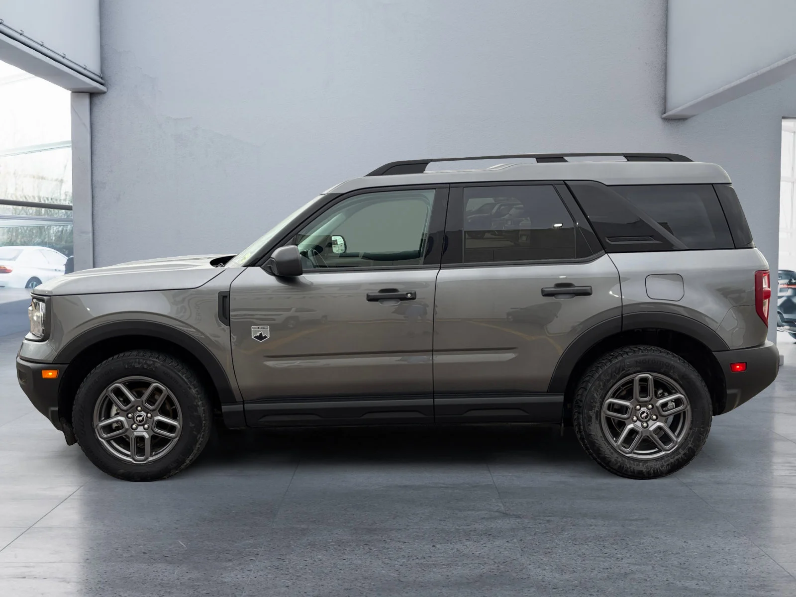Used 2025  Ford Big Bend image 2