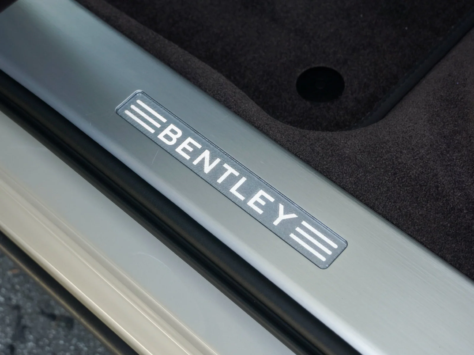 Certified Used 2023 White Sand by Mulliner Bentley  image 16