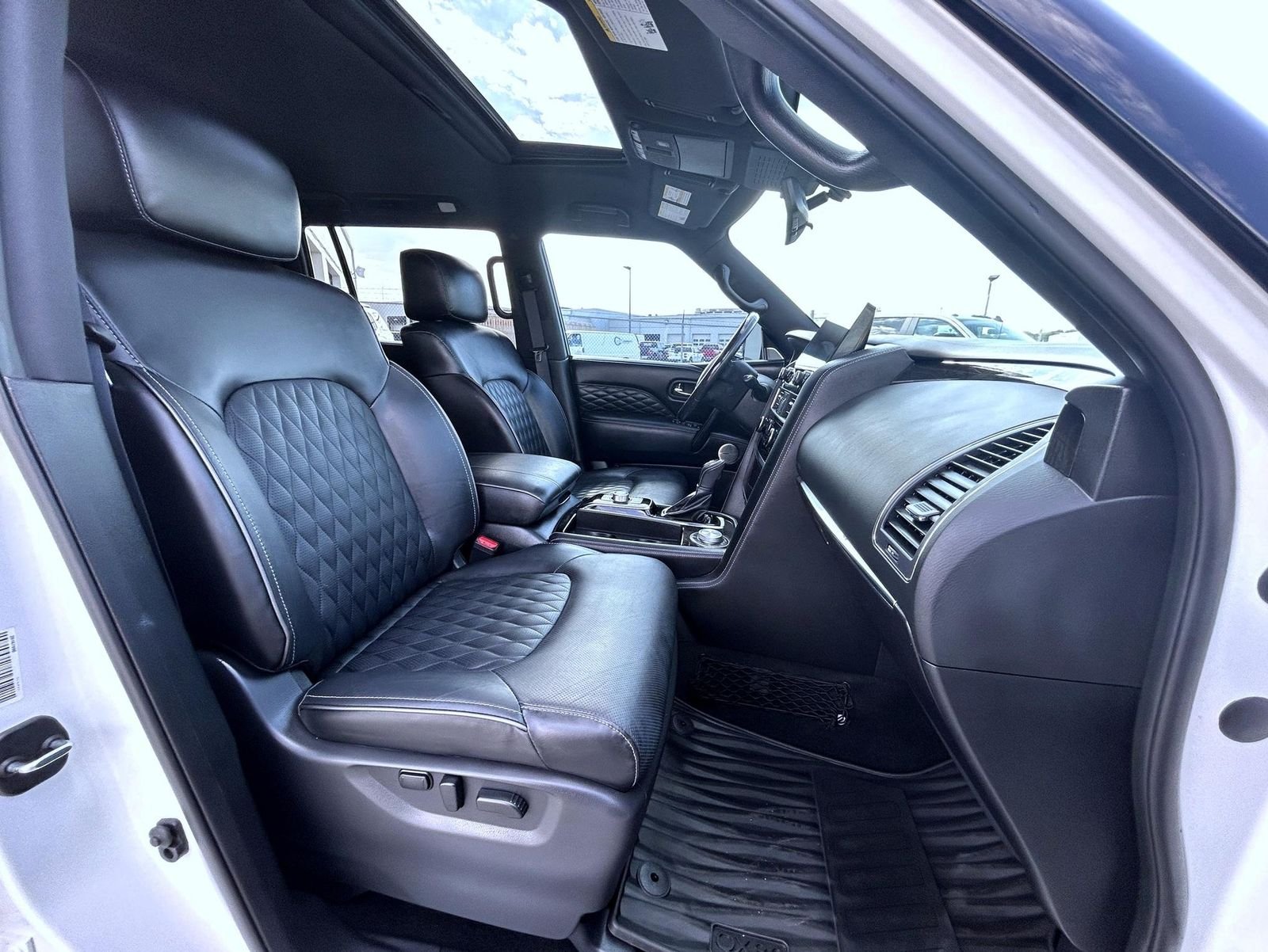 Used 2023 White INFINITI Sensory image 16