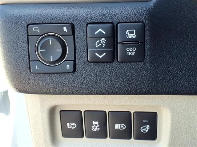 Used 2021 Starfire Pearl Lexus Luxury image 11