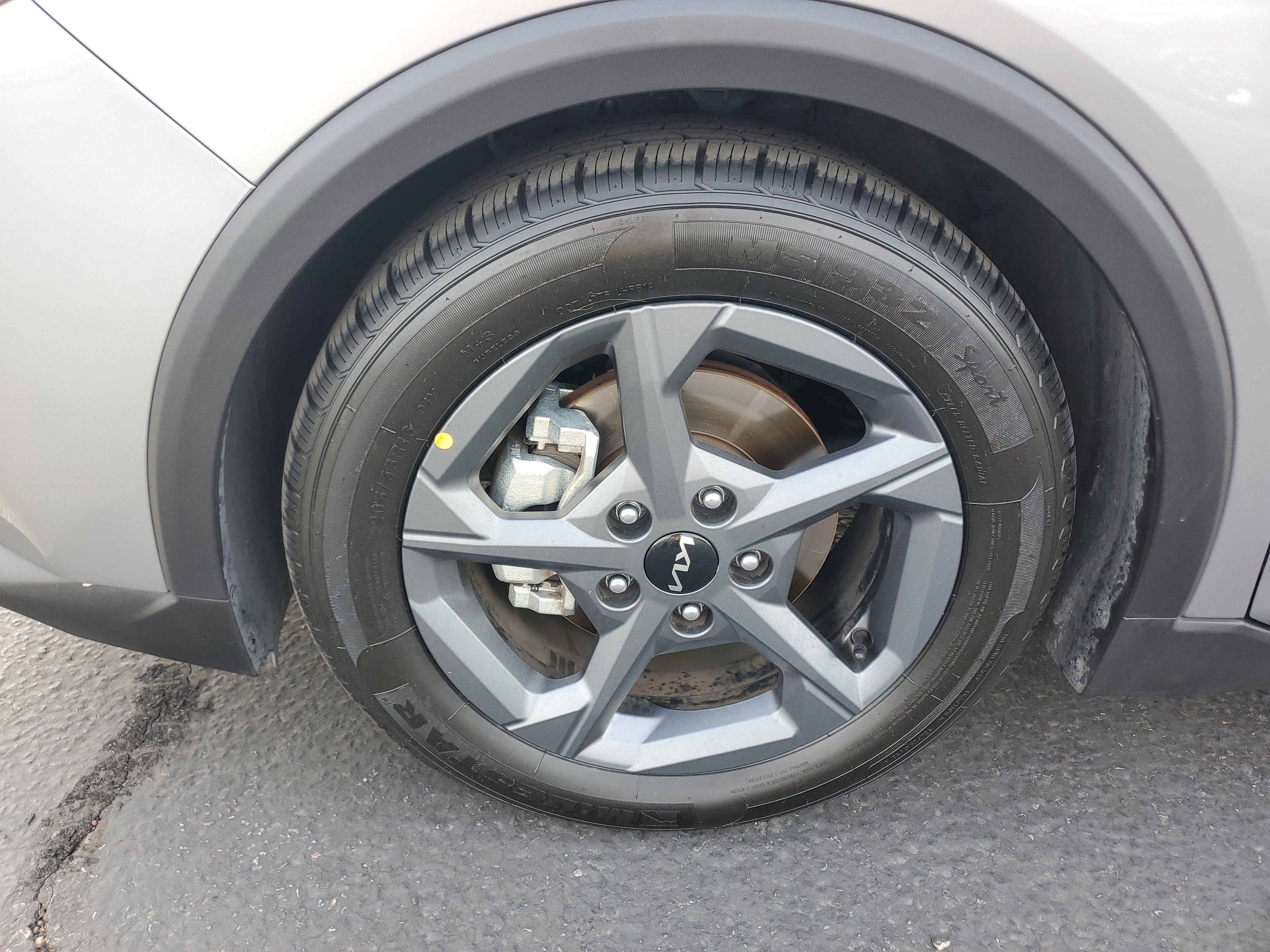 Used 2025 Gray Kia LXS image 9