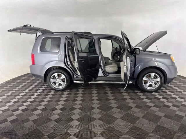 Used 2015 Gray Honda EX-L image 24